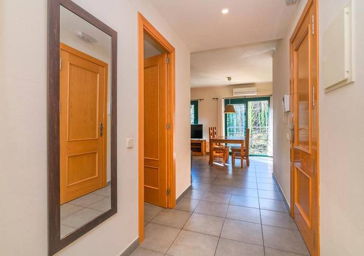 Apartamento de vacaciones para 6 personas, con terraza además de vistas y piscina en Valles Oriental - 3