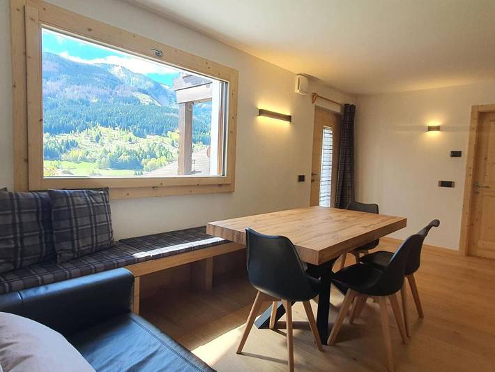 Appartamento per 7 persone, con Balcone e Terrazza nonché Giardino e Panorama a Tesero