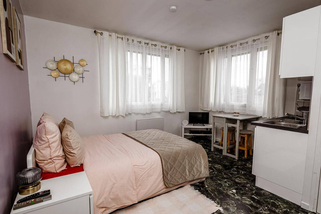 Appartement entier, One-Bedroom Apartment in Bobigny, Seine-Saint-Denis