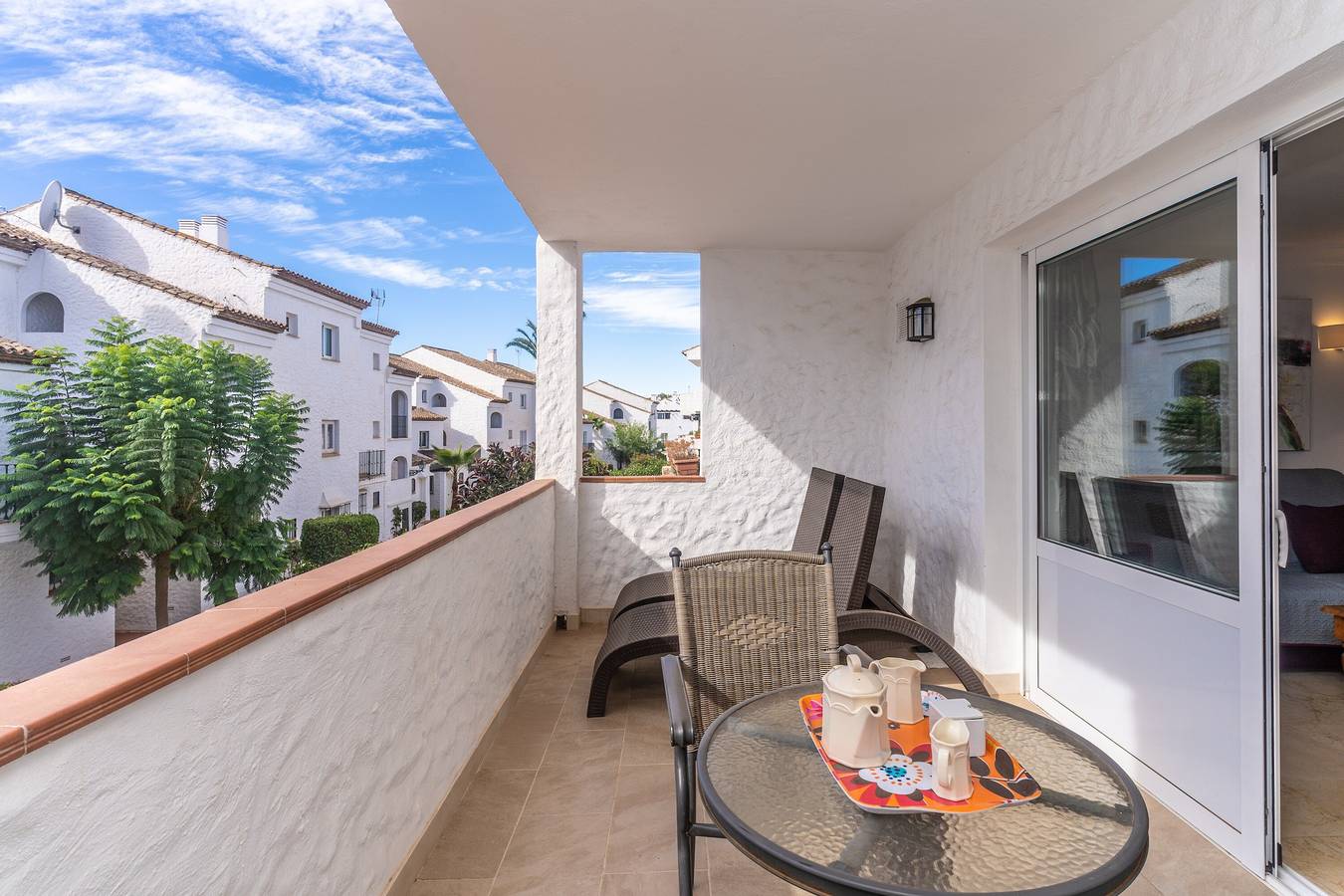 Apartamento entero, Apartamento vacacional '3B Virgo' con piscina, terraza privada y Wi-Fi in El Paraíso, Estepona