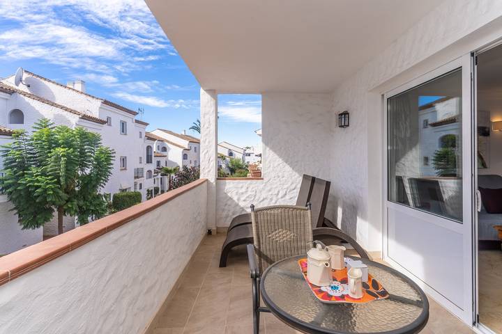 Hel lejlighed, Ferielejlighed for 2 personer med børnepool in El Paraíso, Estepona