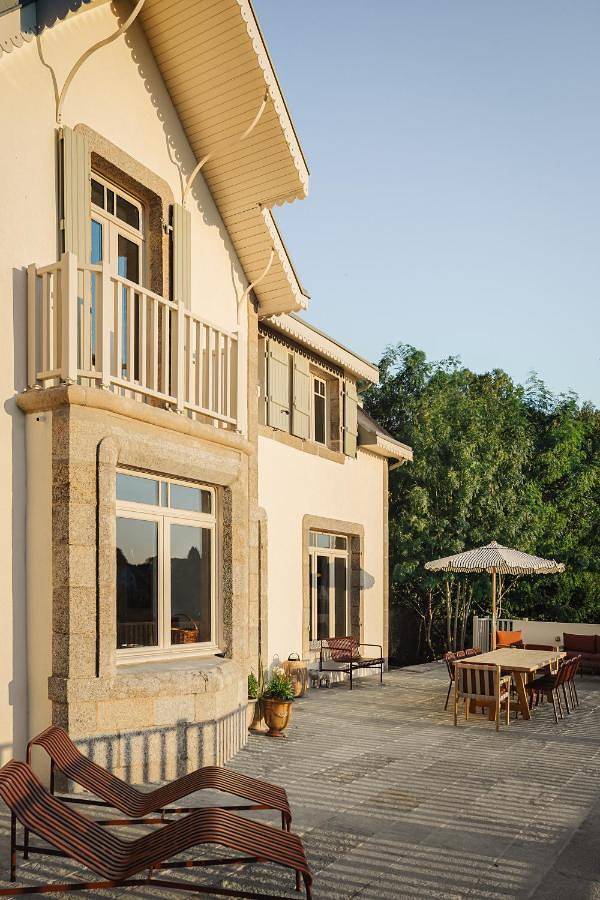 Location de vacances pour 12 personnes, avec jardin et vue ainsi que sauna et piscine à Riec-sur-Bélon