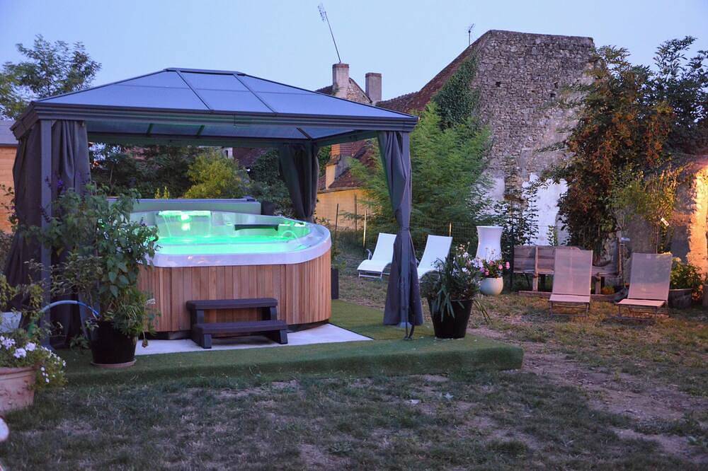 Homerez - Charmantes Haus in Le Blanc mit Spa und Garten in Le Blanc, Le Blanc und Umgebung