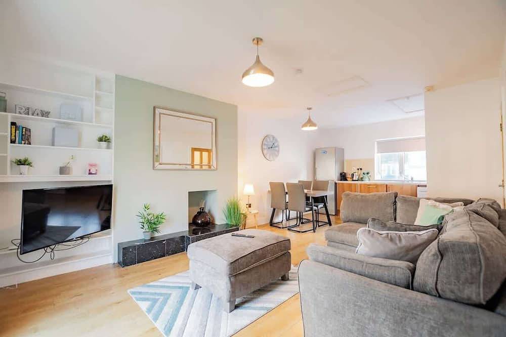 Entire apartment, Top of the Town No.2 (Optional Paid Parking in Eyre Square, Galway