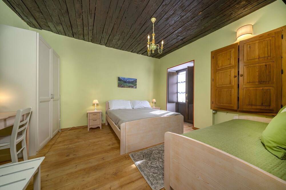 Entire apartment, A cozy 65 square meters apartment, perfect for eight people, located on the first floor of a historic building built in 1864 and renovated in 2025 while maintaining its historic atmosphere (No elevator).The property is located on Tarvisio's main street, in Tarvisio, Karnischer Hauptkamm