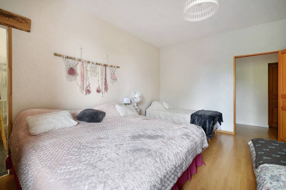 Chambre Rose 5 personnes in Monclar-de-Quercy, Tarn-et-Garonne