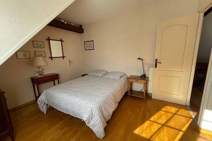 Villa con jardín a 400m de la playa, cerca de comercios y con WiFi gratis in Jullouville, Côte de la Déroute