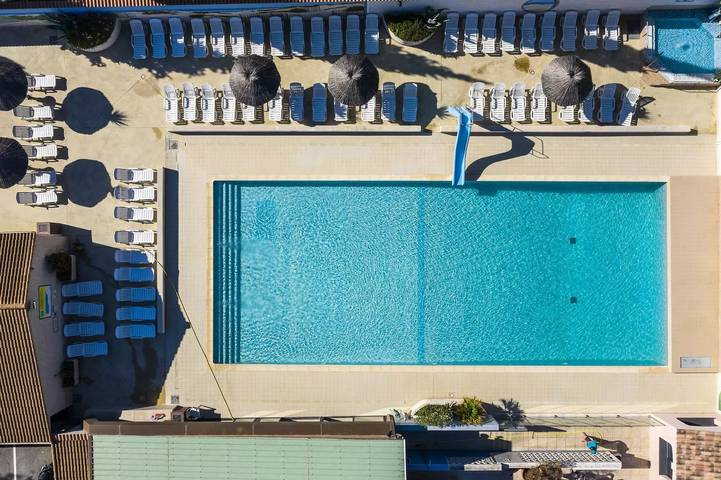 Camping pour 4 personnes, avec Terrasse et Piscine