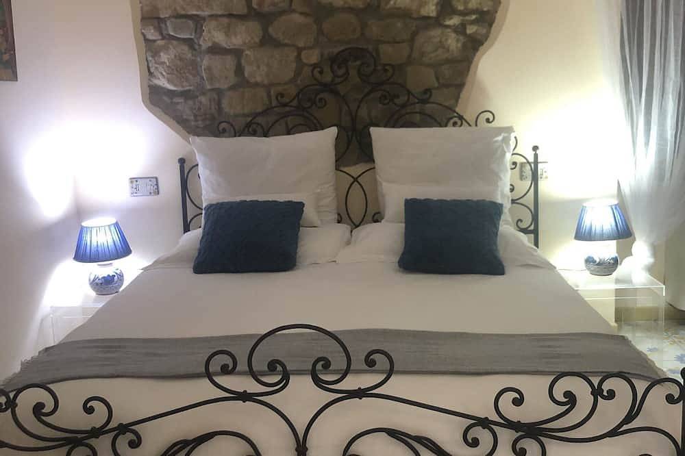 Vacation Home in Capo D'orlando with 5 bedrooms sleeps 13 in Ficarra, Messina Province