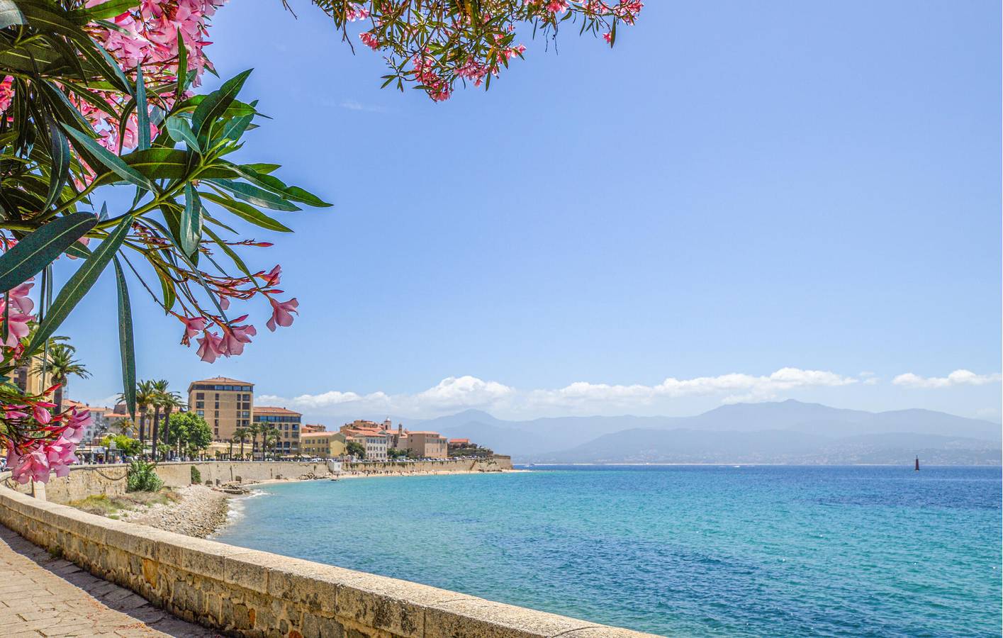 Appartement de vacances entier, Appartement confortable avec WiFi et parking, près du centre-ville in Afa, Région d'Ajaccio