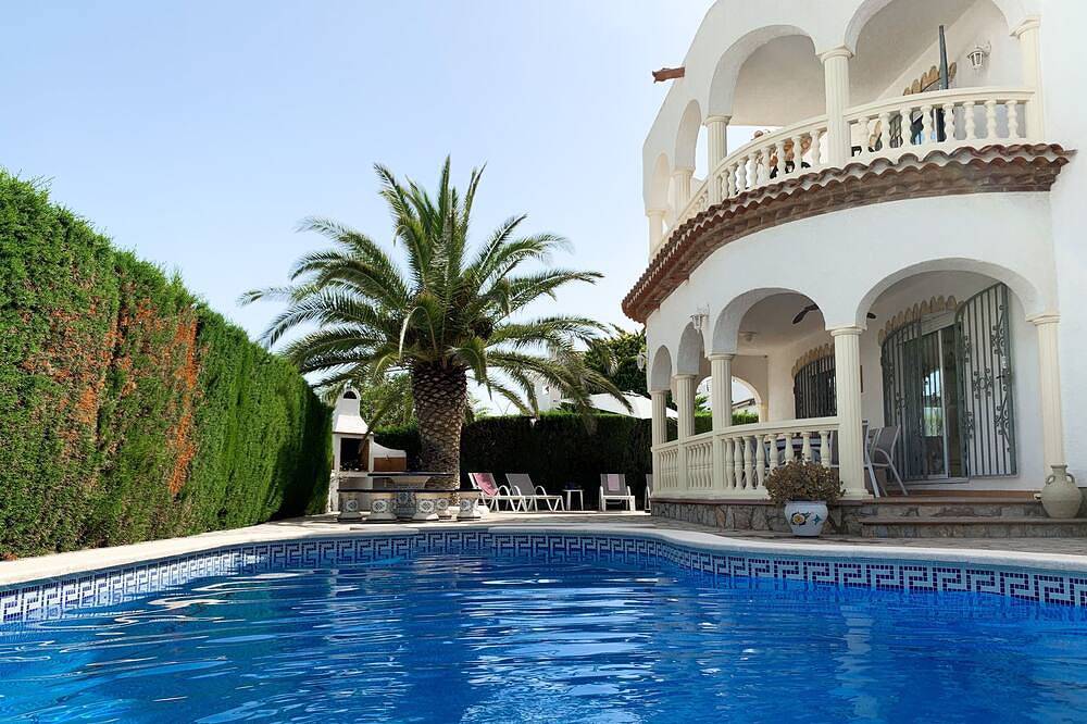 Poolvilla Michelle near the beach in Montroig, Costa Dorada