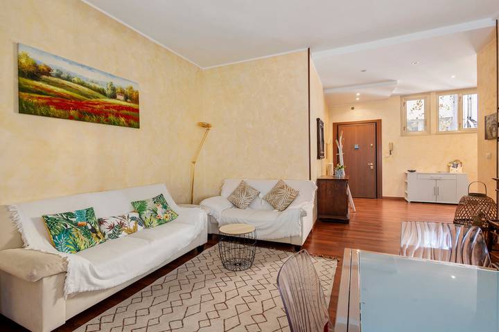 Appartamento intero, Appartamento 'Casa Dei Navigatori' con Balcone, Wi-Fi e Aria Condizionata in Verona, Prealpi Gardesane