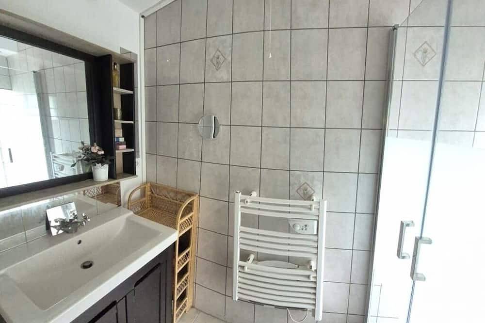 Your stay in the Alps between lakes and mountains. in Saint-Théoffrey, Isère