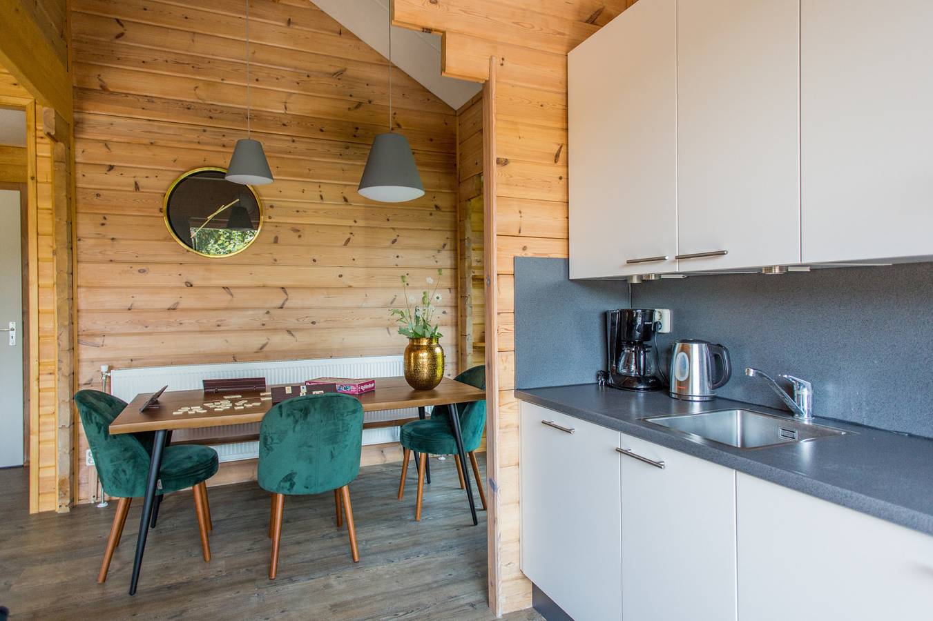 Kinderfreundlicher Bungalow für 4 Personen mit Whirlpool und Holzofen in Oosterend, Westfriesische Inseln