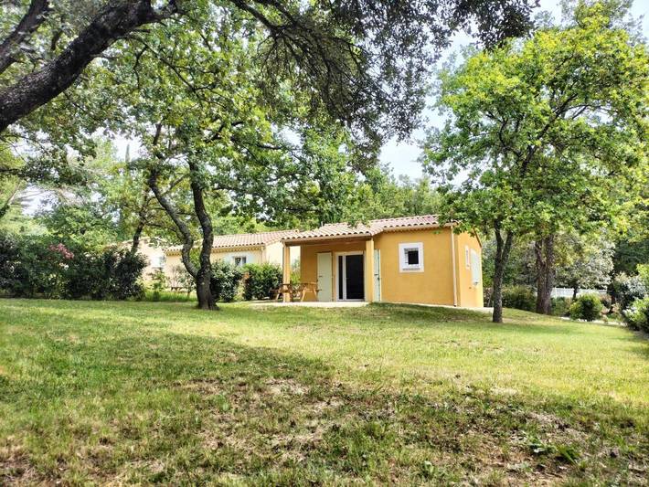 Location de vacances pour 4 personnes, avec Terrasse ainsi que Jardin et Piscine à Valaurie