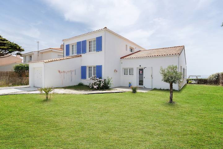 Appartement entier, Appartement 'Les Sables Pailletés 10p' avec vue mer, terrasse privée et Wi-Fi in Château-d'Olonne, Les Sables-d'Olonne