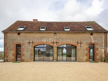 Gîte pour 5 personnes, avec terrasse et jardin à Cercy-la-Tour