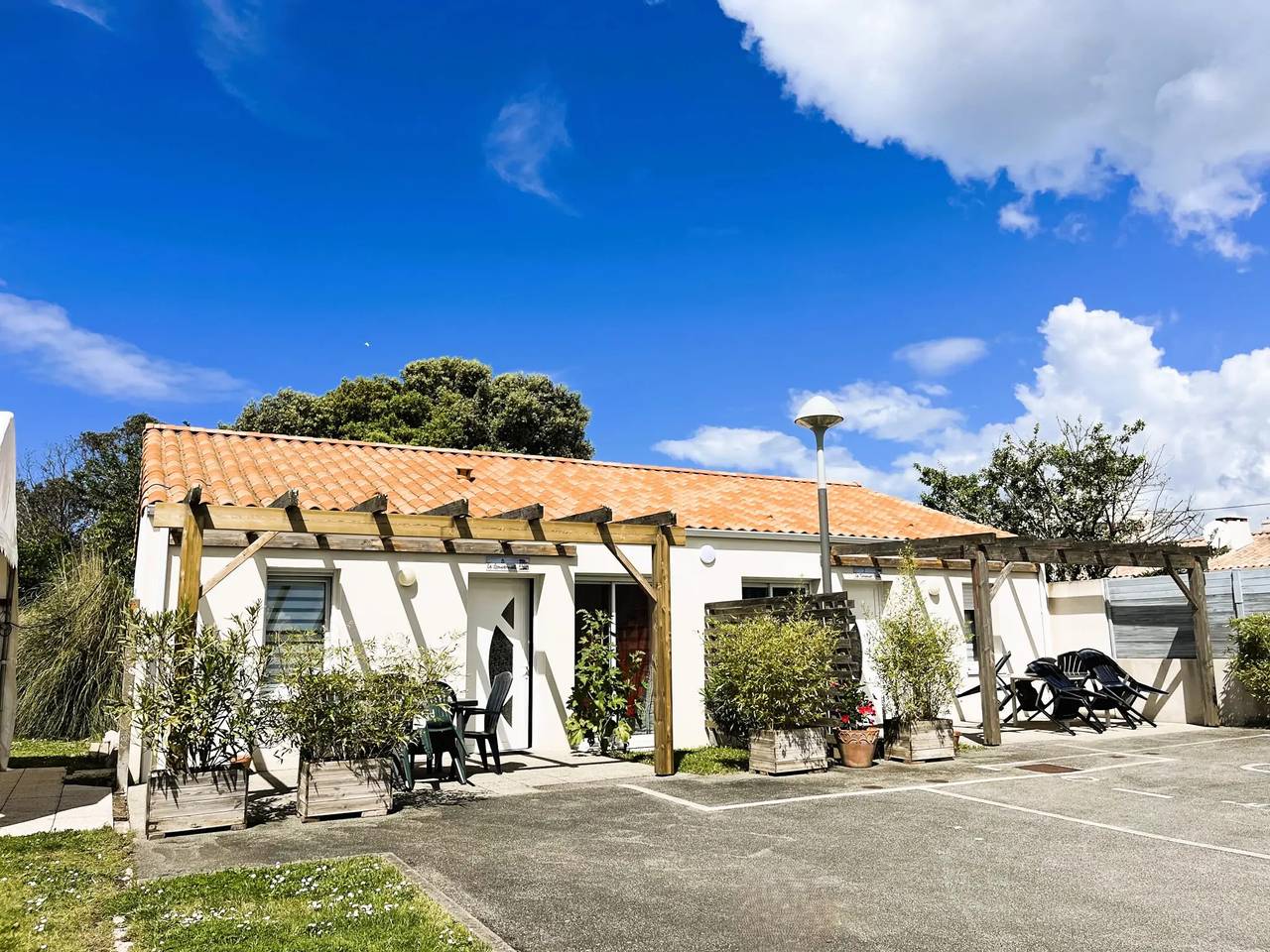 Appartement 2 Personnes Proche Plage aux Sables d'Olonne – Piscine Chauffée 2 personnes in Olonne-sur-Mer, Les Sables-d'Olonne
