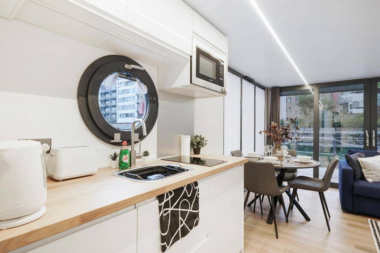 Unique Water Lodge in London - Roof Terrace in Tower Hamlets, London