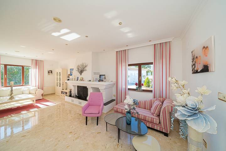 Chalet para 12 personas, con jacuzzi y jardín, Se admiten mascotas en Marina Baja - 4