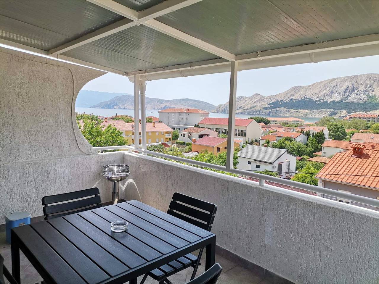 Ganze Wohnung, 1-Zimmer-Ferienwohnung mit Balkon und Meerblick Baska, Krk A-22600-c in Baska, Krk