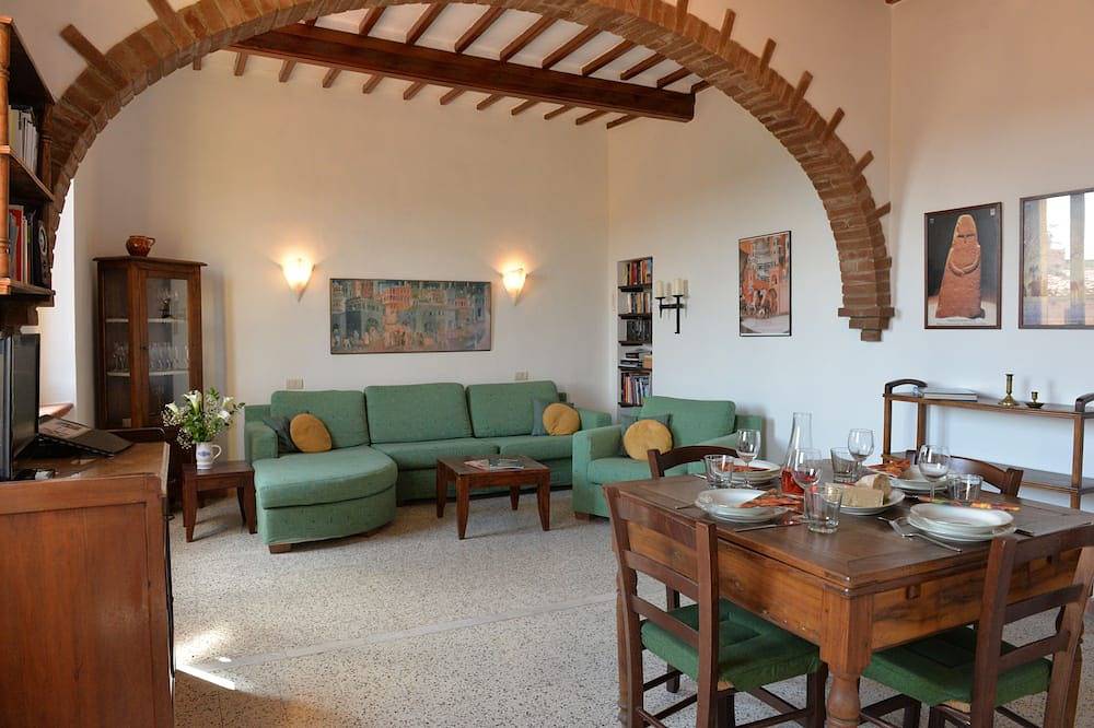 Entire apartment, Original Tuscan holiday apartment in a quiet location with rooftop terrace in Massa Marittima, Grosseto Province