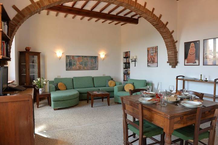 Appartement entier, Appartement typiquement toscan avec terrasse sur le toit, dans un lieu calme in Massa Marittima, Province de Grosseto