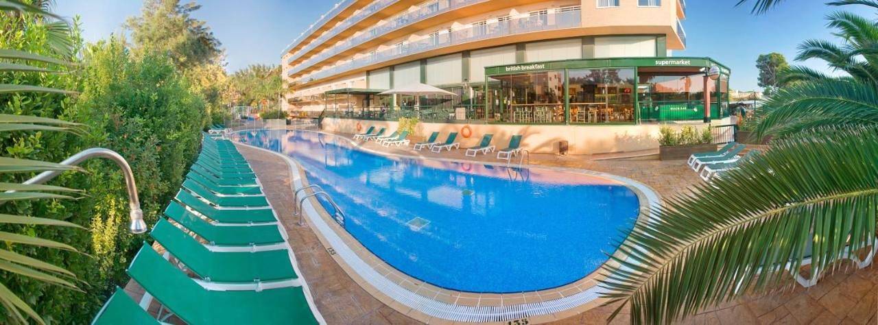 Hôtel pour 6 personnes, avec piscine et jacuzzi ainsi que jardin et bassin pour enfant, adapté aux familles