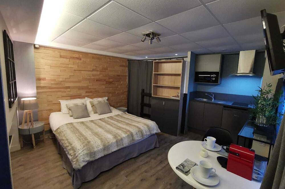 Entire apartment, Au St Martin 2 in Cholet, Cholet region