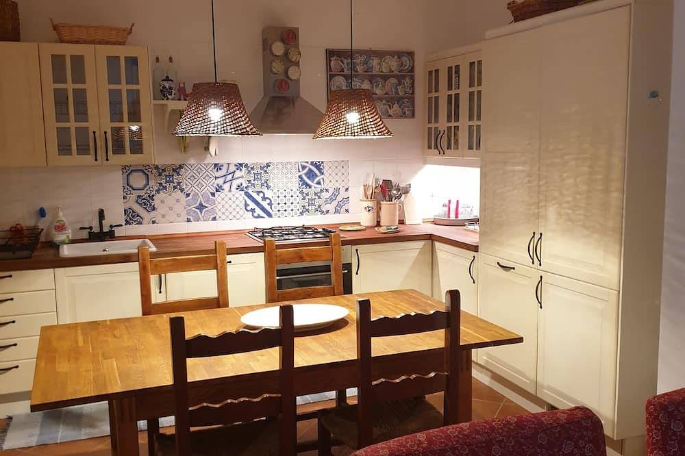 Self-contained house, nestled in a pine forest, just a few meters from a beautiful bay. in Pulsano, Gulf of Taranto