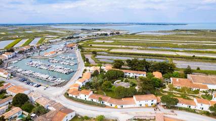Parc de vacances pour 4 personnes, avec jardin et balcon en Charente-Maritime