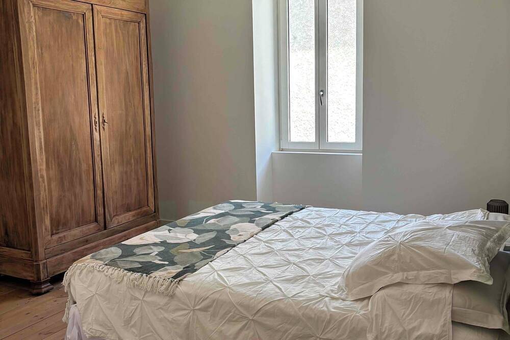 Beautiful village house 15 minutes from Avignon and Pont du Gard in Aramon, Region de Nimes