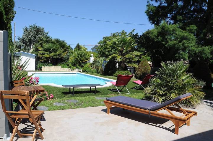 Maison de vacances pour 2 personnes, avec Terrasse ainsi que Jardin et Piscine à Pessac