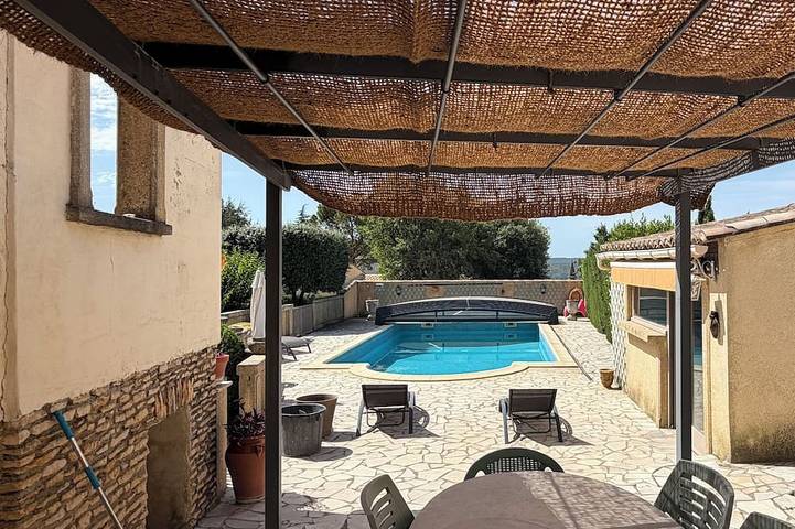 Location de vacances pour 6 personnes, animaux acceptés à Saint-Maximin (Nimes)
