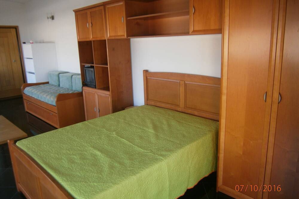 Ganze Wohnung, Sonne, Pool und Strand, T0 Studio offener Raum, direkt am Strand, private Pools. in Esmoriz, Aveiro Distrikt