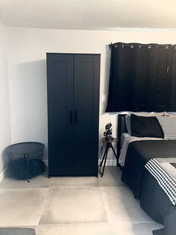 Red Door Cottage in West Palm Beach is a Hidden Gem in West Palm Beach, Palm Beach County