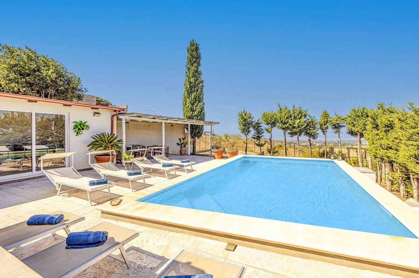 Villa for 8 Guests in Ragusa, Ragusa Province