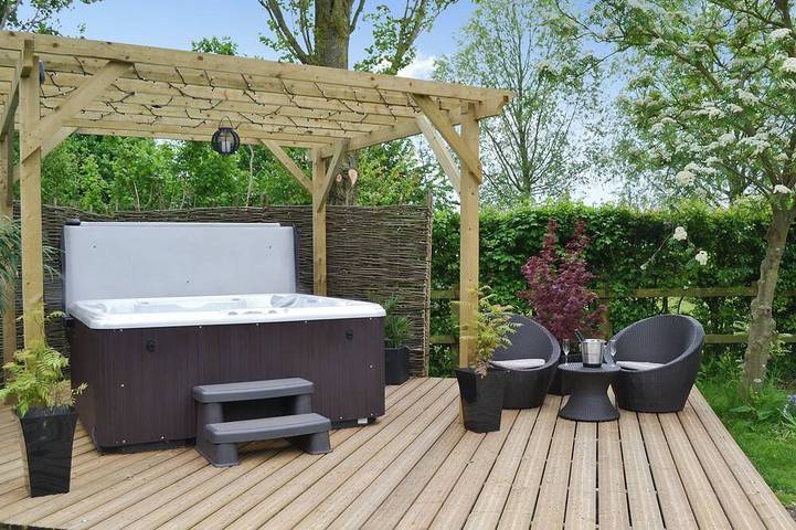 Cottage for 4 people, with hot tub and garden in Suffolk