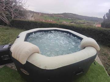Gîte pour 2 personnes, avec jacuzzi ainsi que piscine et jardin à Châtel-Guyon
