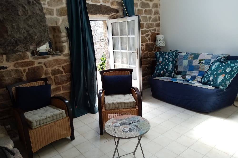 Gite in 17th century barge house, sea 800 m away, pets welcome in Porspoder, Región de Brest