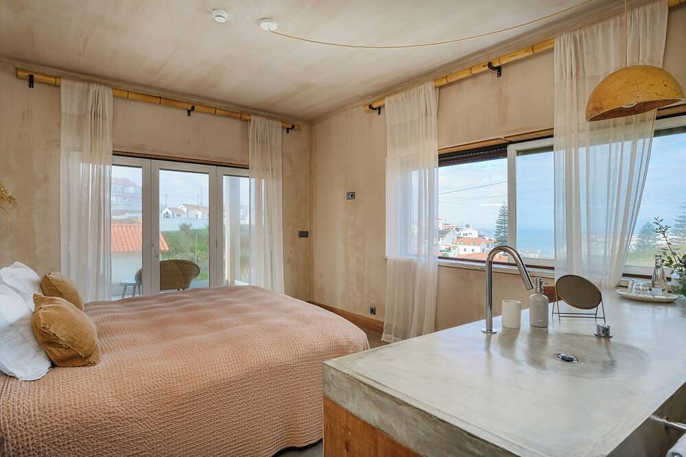 Full Boutique B&B for Events, Retreats, Groups - Azenhas do Mar Valley House in Azenhas do Mar, Costa de Lisboa