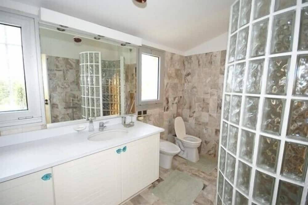 Mouans Sartoux Villa, Pool, Panoramic View, 15 Mn Beaches Cannes - Wifi in Mouans-Sartoux, Cannes region