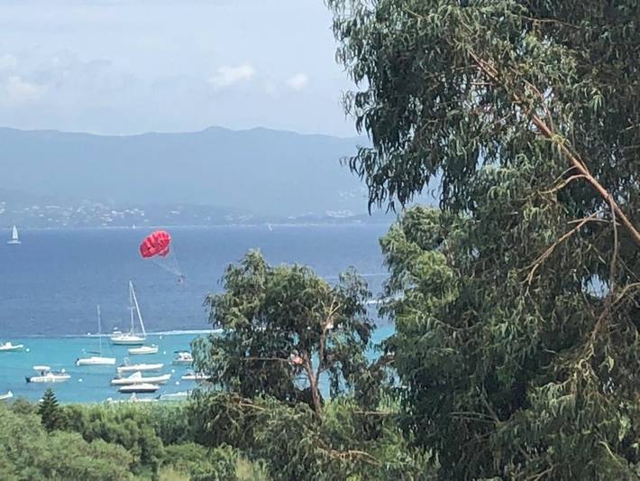 Location de vacances pour 6 personnes, avec jardin ainsi que vue et piscine dans Plage Marinella - 2