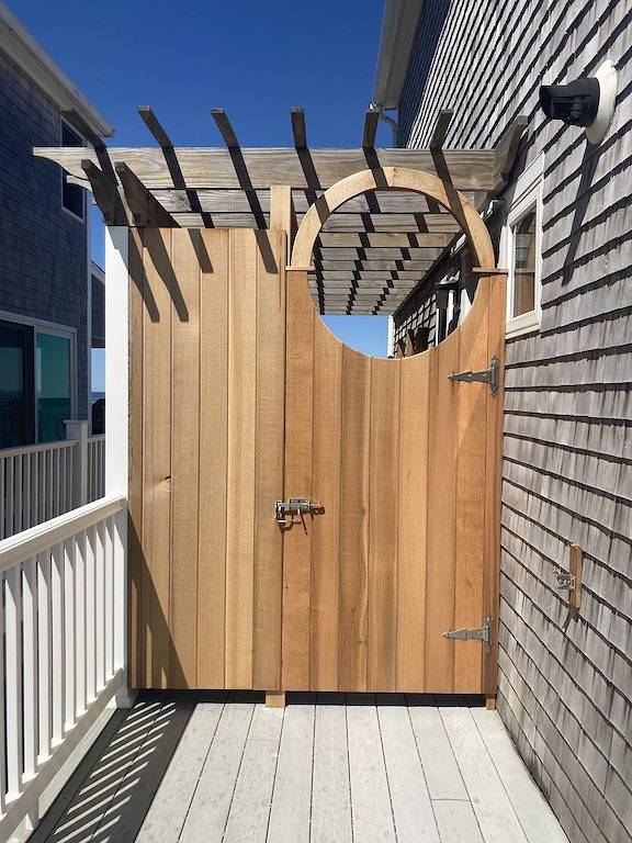 Scituate oceanfront gem; 5Br w/ wrap around deck. Perfect for family & friends in Scituate, Massachusetts