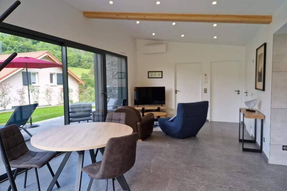 New, independent house for 2 people with panoramic view of the Bauges Massif in Faverges, Parque natural regional del Macizo de Bauges