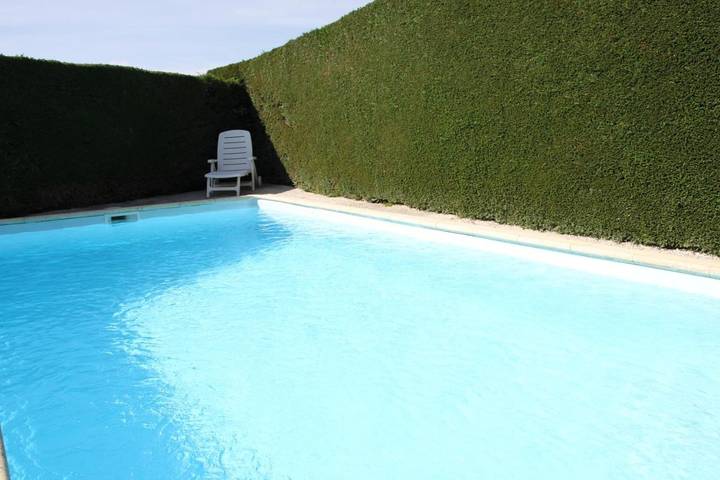 Location de vacances pour 10 personnes, avec terrasse et vue ainsi que jardin et piscine à Saint-Barthélemy-le-Plain - 2