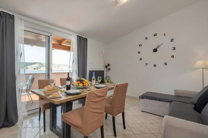 Ganze Wohnung, Sunset By The Sea /w Sea View Balcony in Lopar, Rab