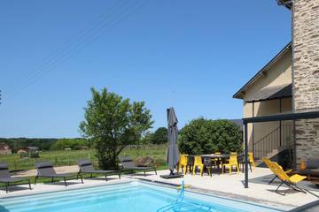 Gîte pour 14 personnes, avec piscine et jardin dans Glanges