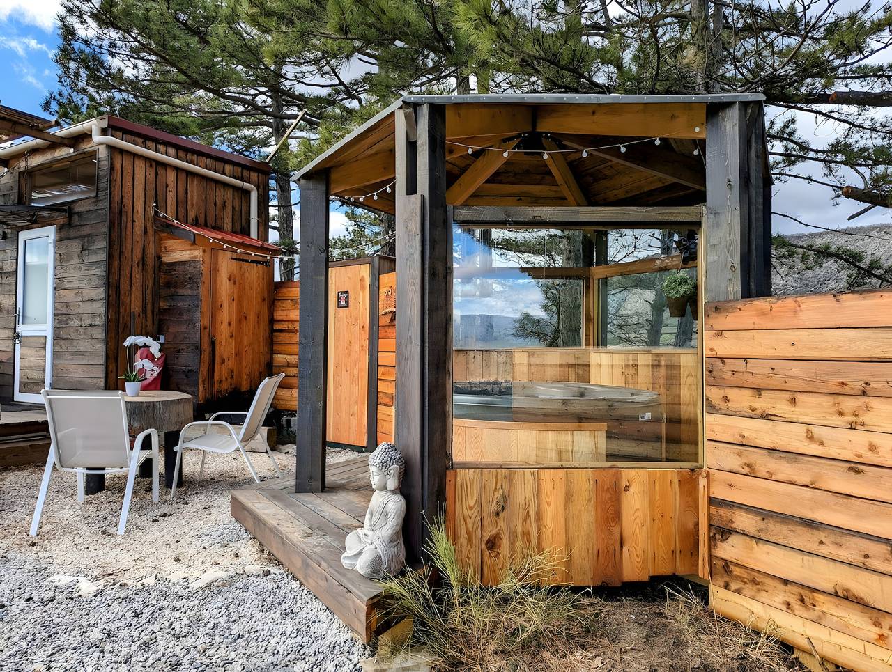 Maison de vacances 'La Tiny House De Peggy' avec vue sur la montagne, terrasse privée et climatisation in Sisteron, Région de Forcalquier