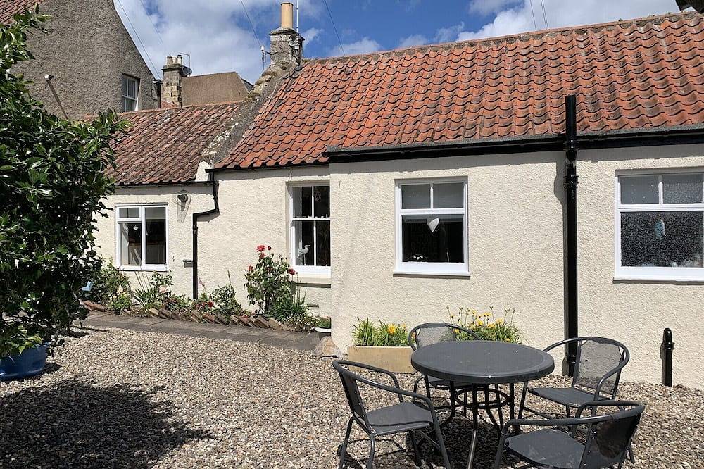 No50 - one bedroom cottage, south facing courtyard in Crail.  in Crail, Region Fife